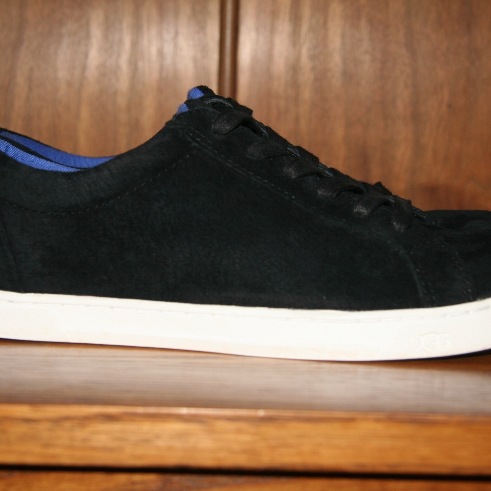 UGG - Picture 3 of 4